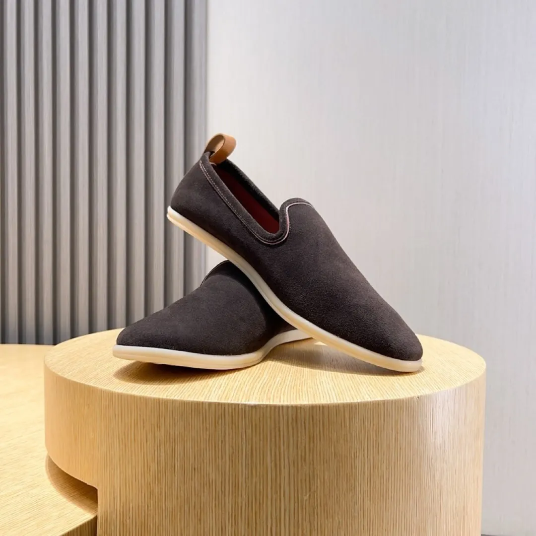 Men's shoes 400💰[loro piana] 2025 new moccasins, popular casual sneakers for street men. The shoes are made of first-layer suede leather uppers with rubber soles, a classic. The complex craftsmanship and meticulous structure make the shoes light and soft, allowing you to walk comfortably and freely. Perfect for summer wear. Yardage: 38-45.